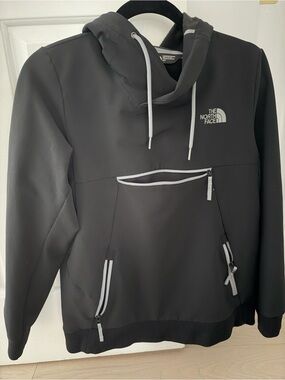 The North Face Women's Black Crewneck Pullover Windbreaker/Hoodie
